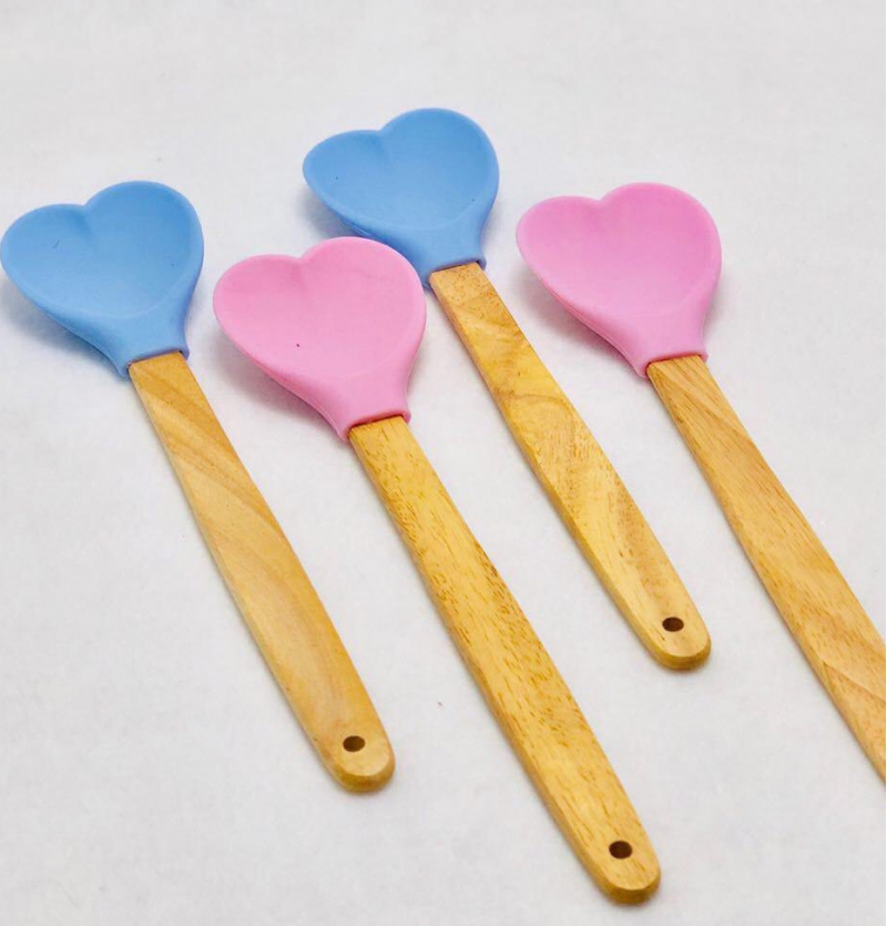 فروش عمده كفگير دسته چوبي سيليكون طرح قلب