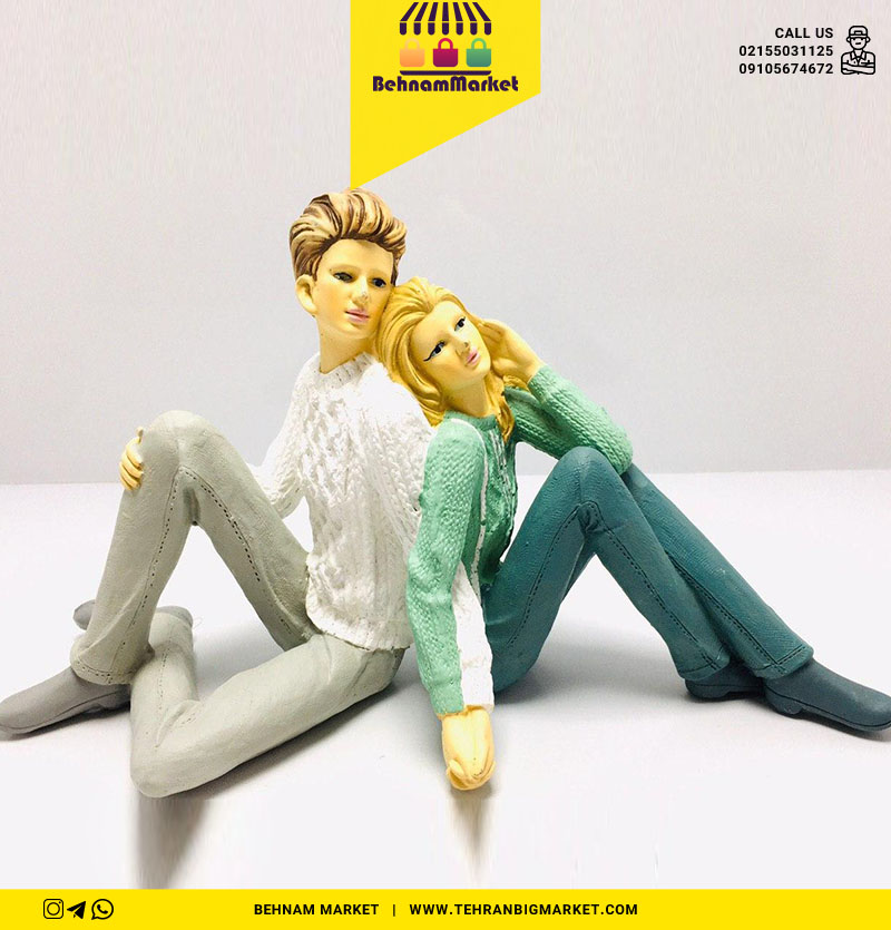 مجسمه پشت بهم نشسته